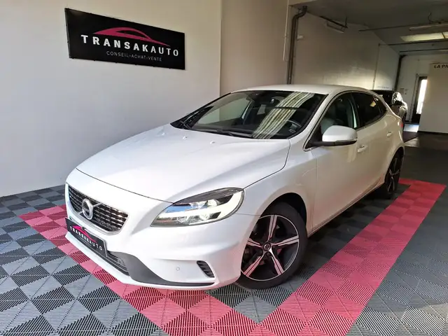 Volvo V40 V40 T2 122 ch Geartronic 6 R-DESIGN