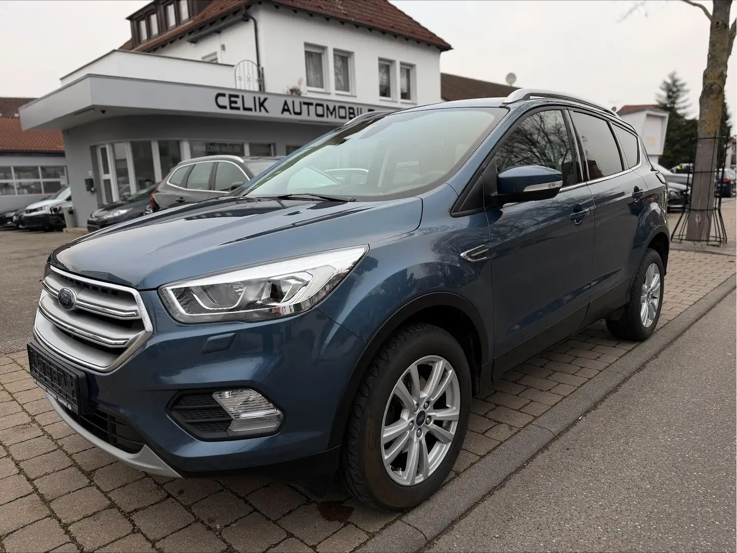 Ford Kuga 1.5 Cool & Connect Blau - 1