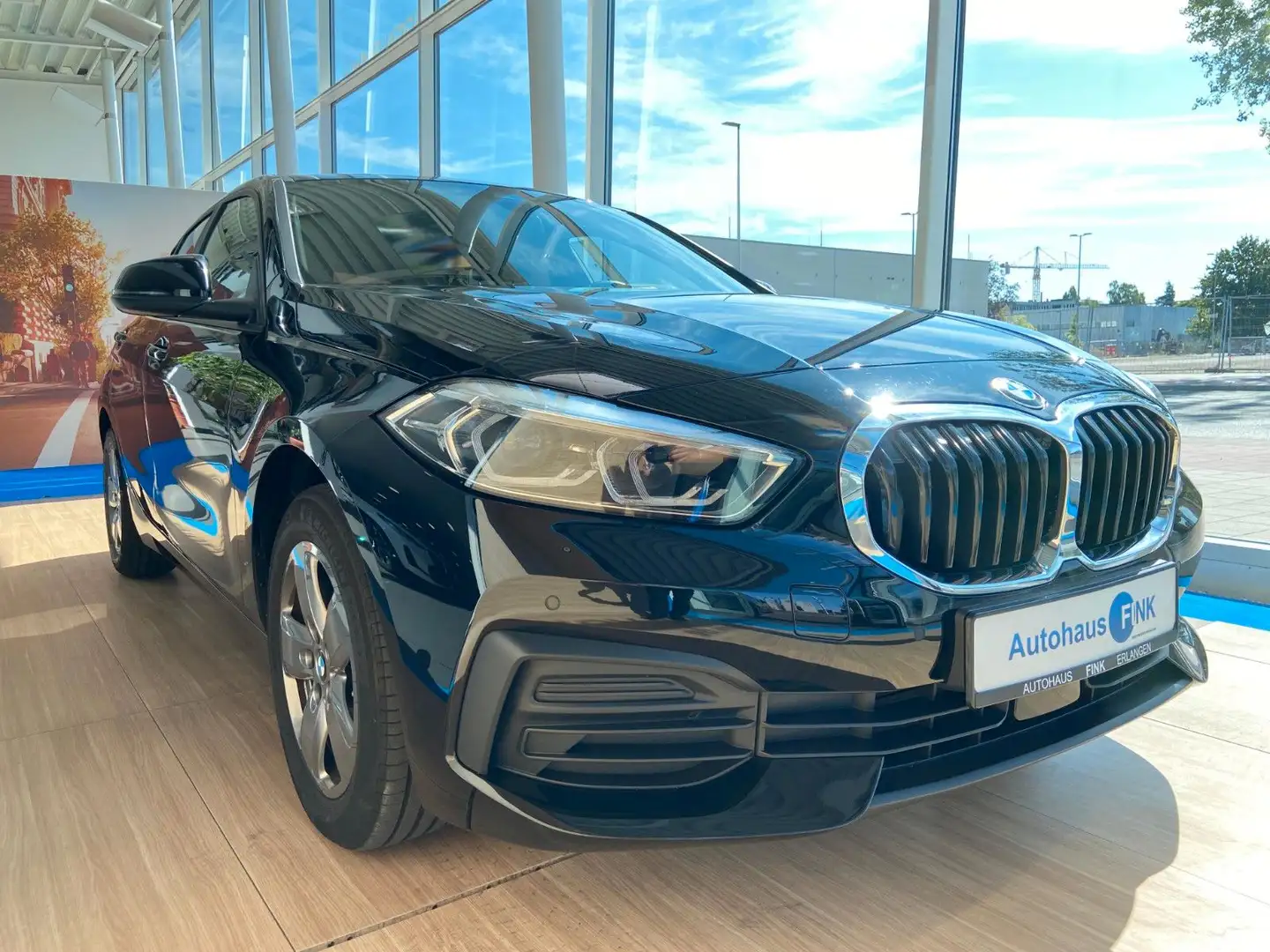 BMW 118 i 5-Türer Comfort Paket Navi Sportsitze HiFi Negro - 2