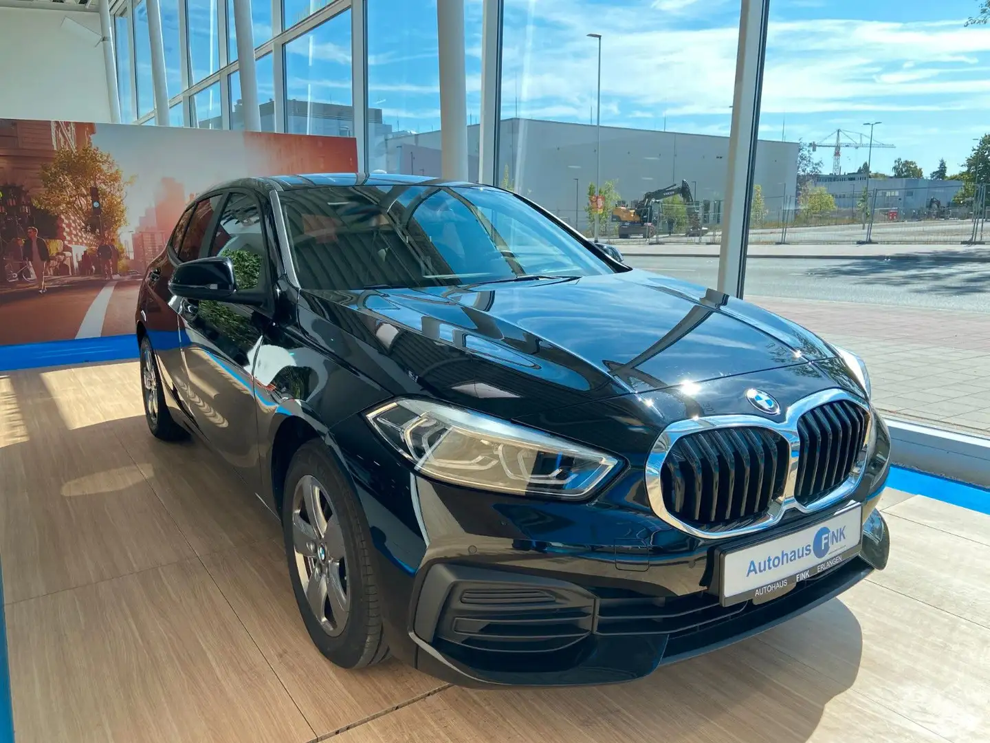 BMW 118 i 5-Türer Comfort Paket Navi Sportsitze HiFi Negro - 1