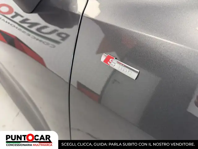 Audi Q3 view 11