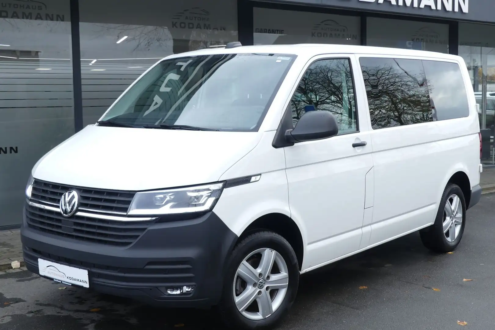 Volkswagen T6 Kombi 2.0 TDI *SHZ*LED*STDHZ* 8 Sitzer*AHK Weiß - 2
