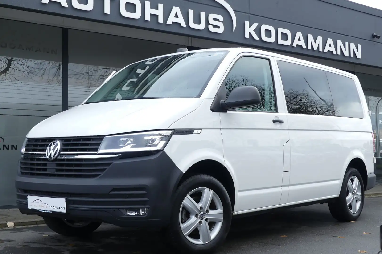 Volkswagen T6 Kombi 2.0 TDI *SHZ*LED*STDHZ* 8 Sitzer*AHK Weiß - 1