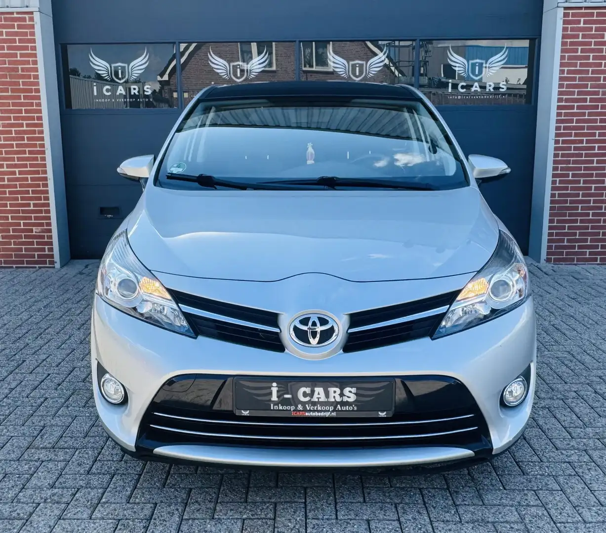 Toyota Verso 1.8 VVT-i SkyView Edition Panorama/NAVI/Camera Grijs - 2