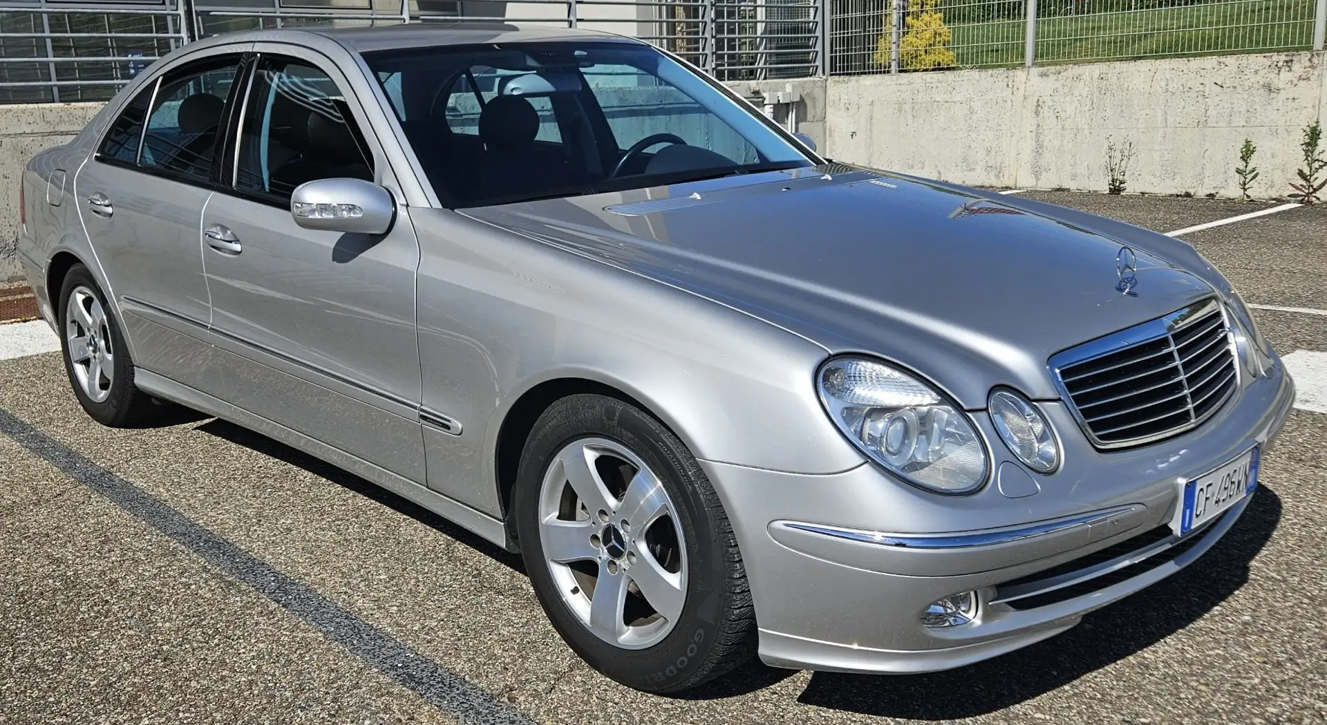 Mercedes-Benz E 240 V6 Avantgarde - 2