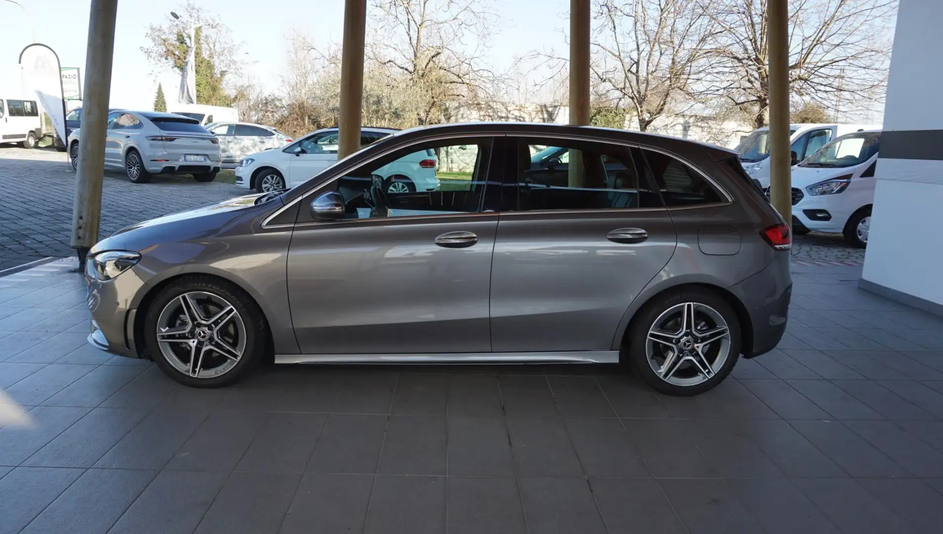Mercedes-Benz B 180 d Automatic Premium Gris - 2
