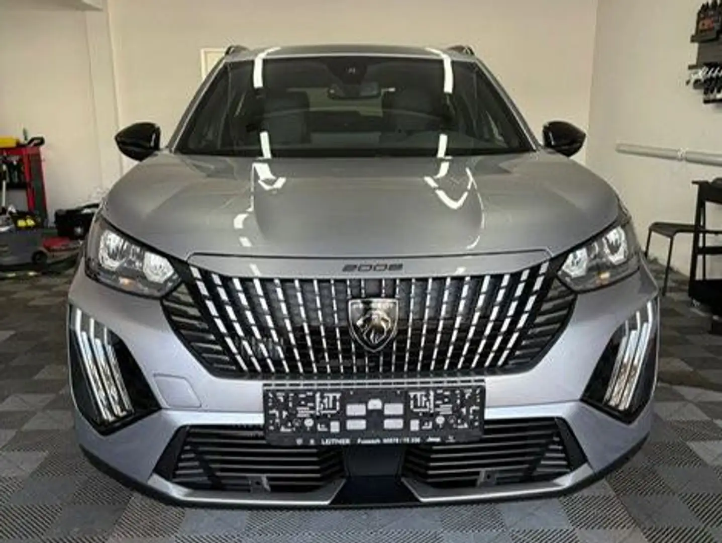 Peugeot 2008 Allure Gris - 2