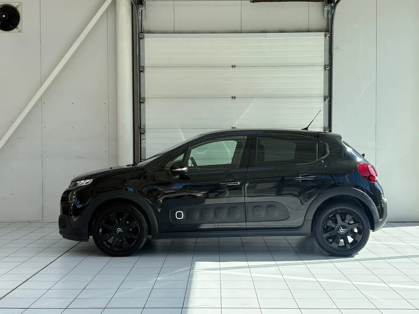 Citroen C3 1.2i * AUTO * GPS * CAMERA * CARPLAY  * JANTES * Noir - 2