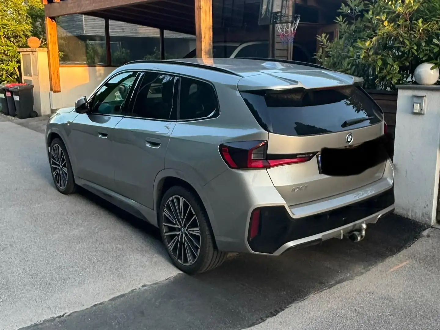 BMW iX1 iX1 xDrive30 64,7kWh Silber - 2