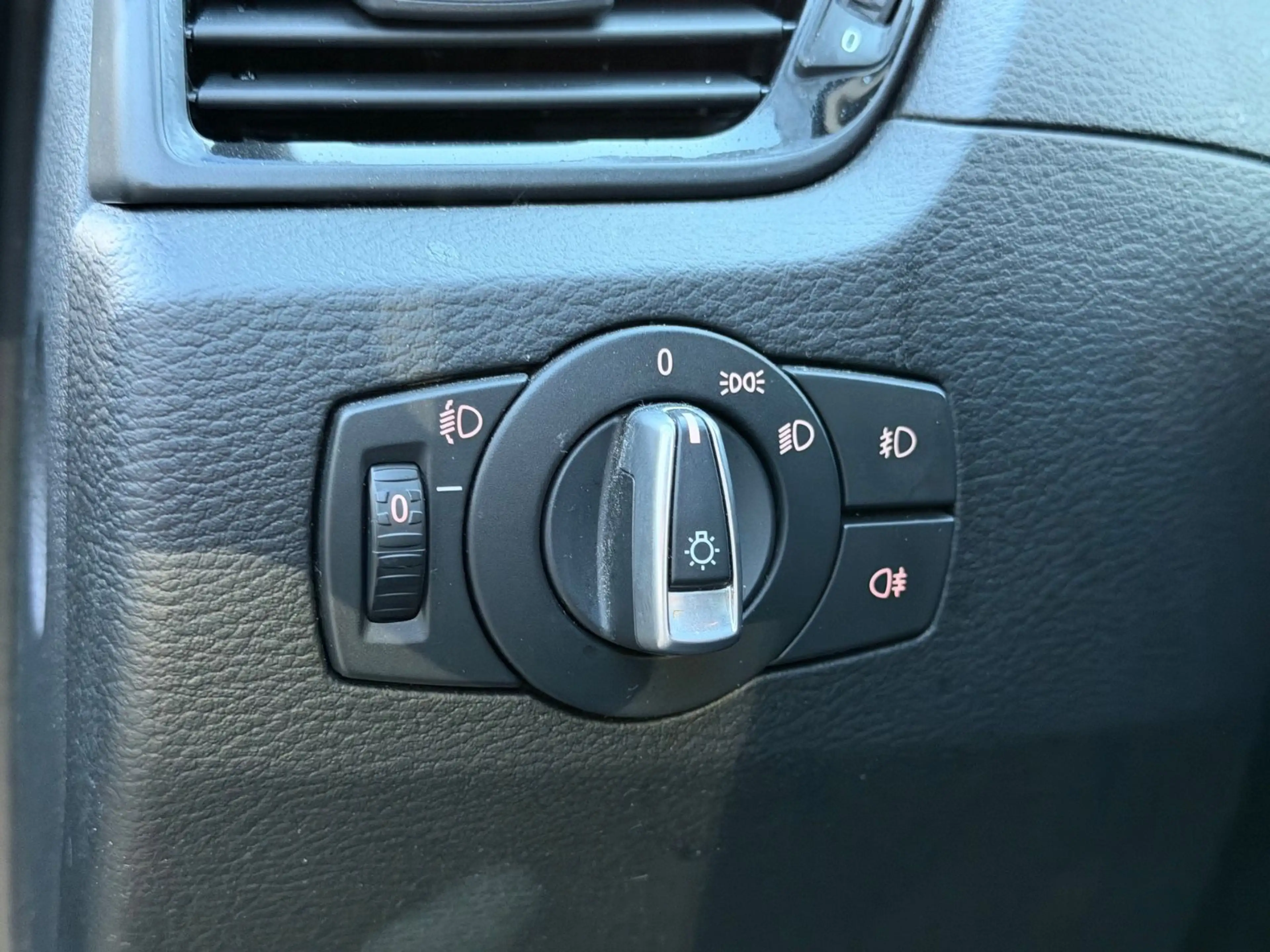 BMW X1 xDrive 20 i/ — photo 12