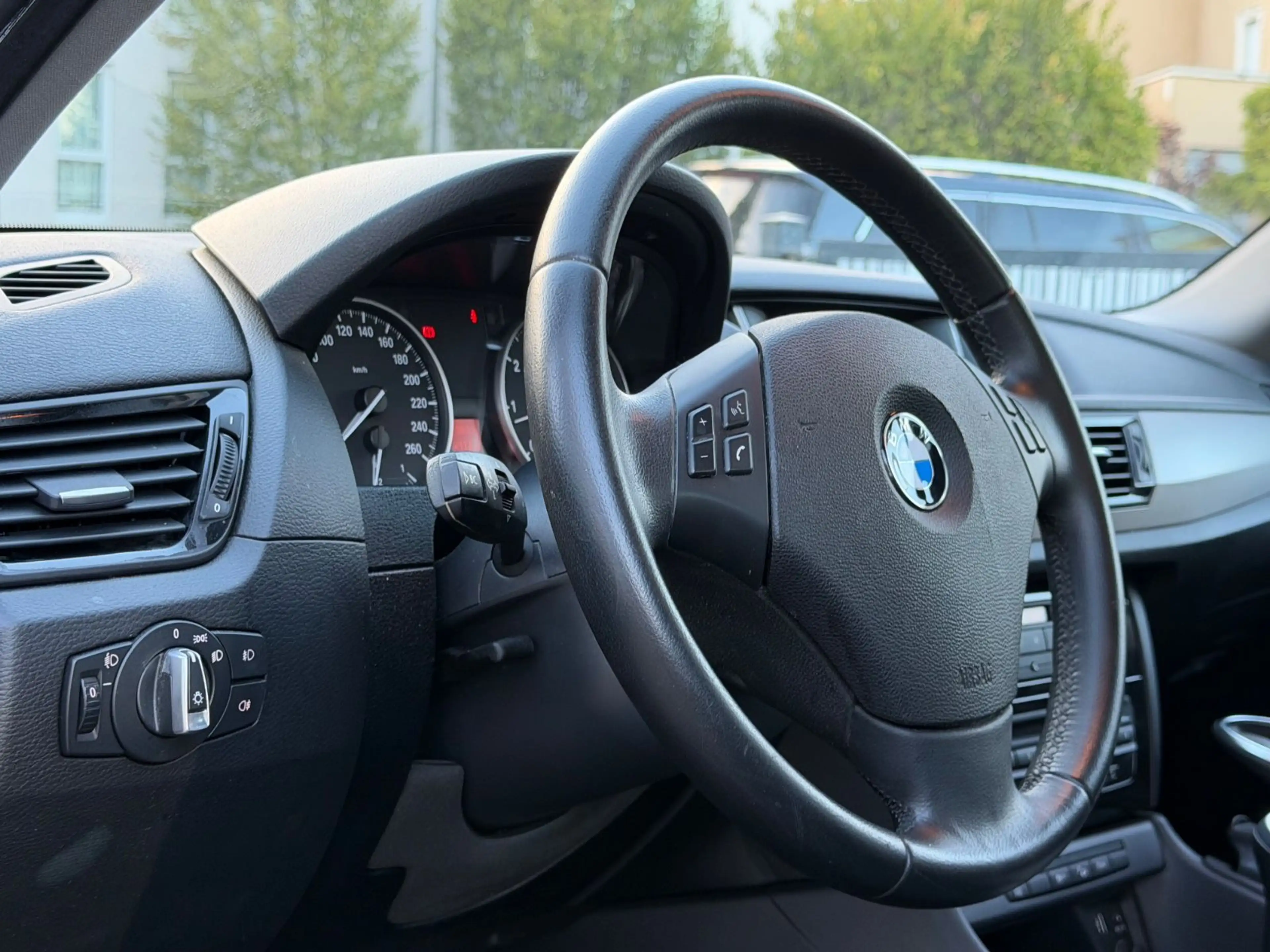 BMW X1 xDrive 20 i/ — photo 11