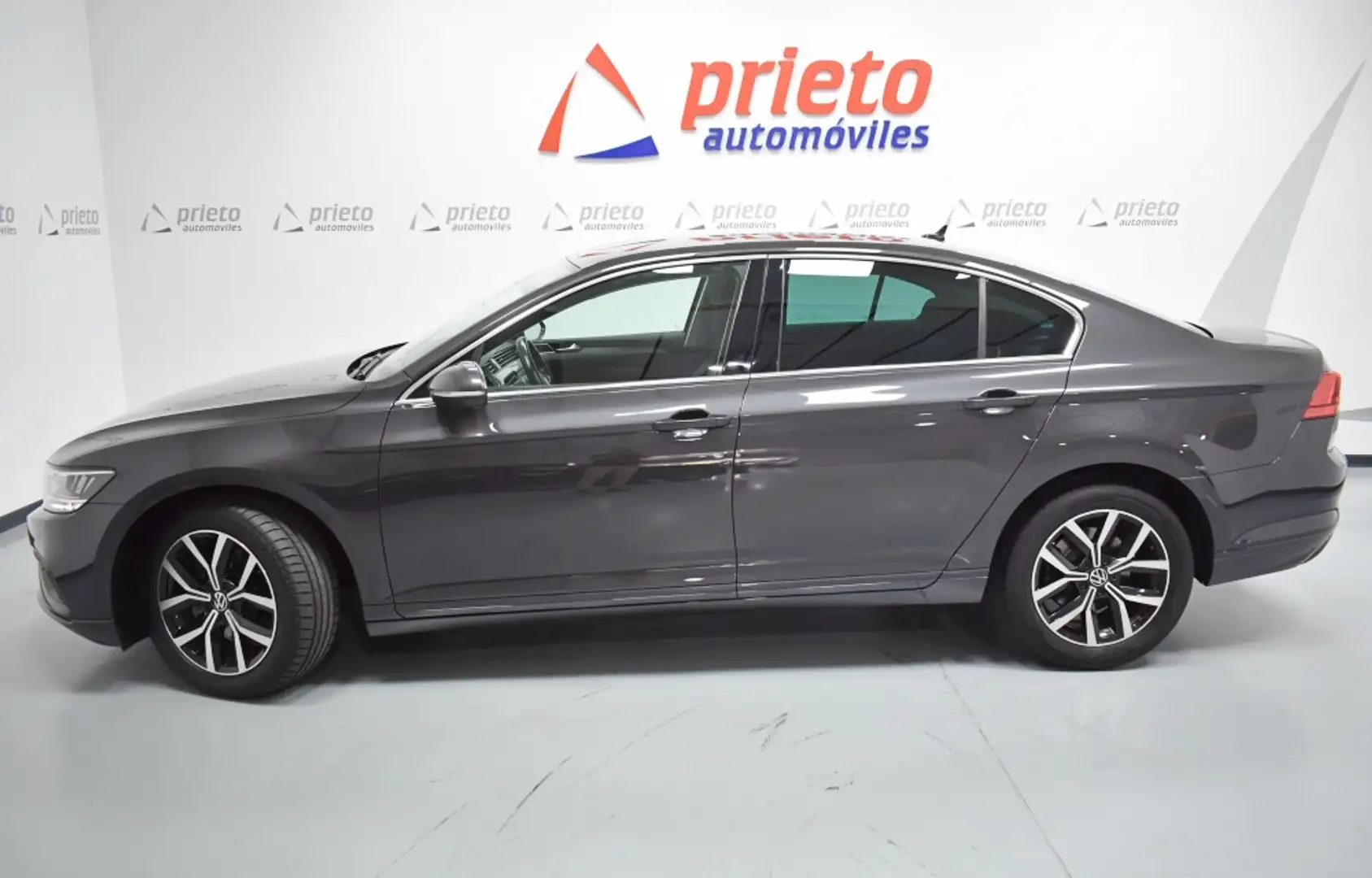 Volkswagen Passat 2.0TDI EVO Executive DSG7 110kW Gris - 2