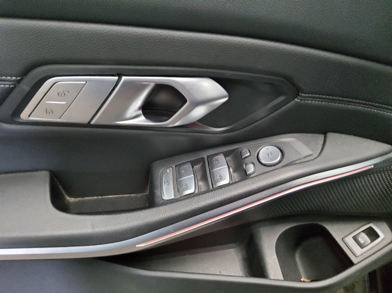 BMW 318 dA Touring Advantage Navi LED LC Prof. Pano — photo 10