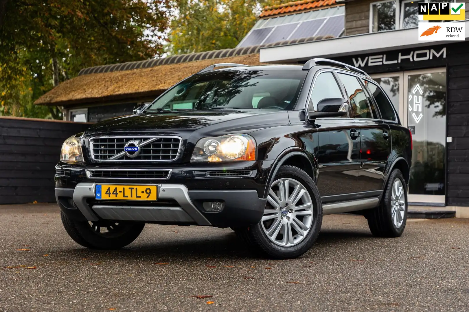 Volvo XC90 2.5 T5 Limited Edition Youngtimer I NL Auto I NAP Schwarz - 1