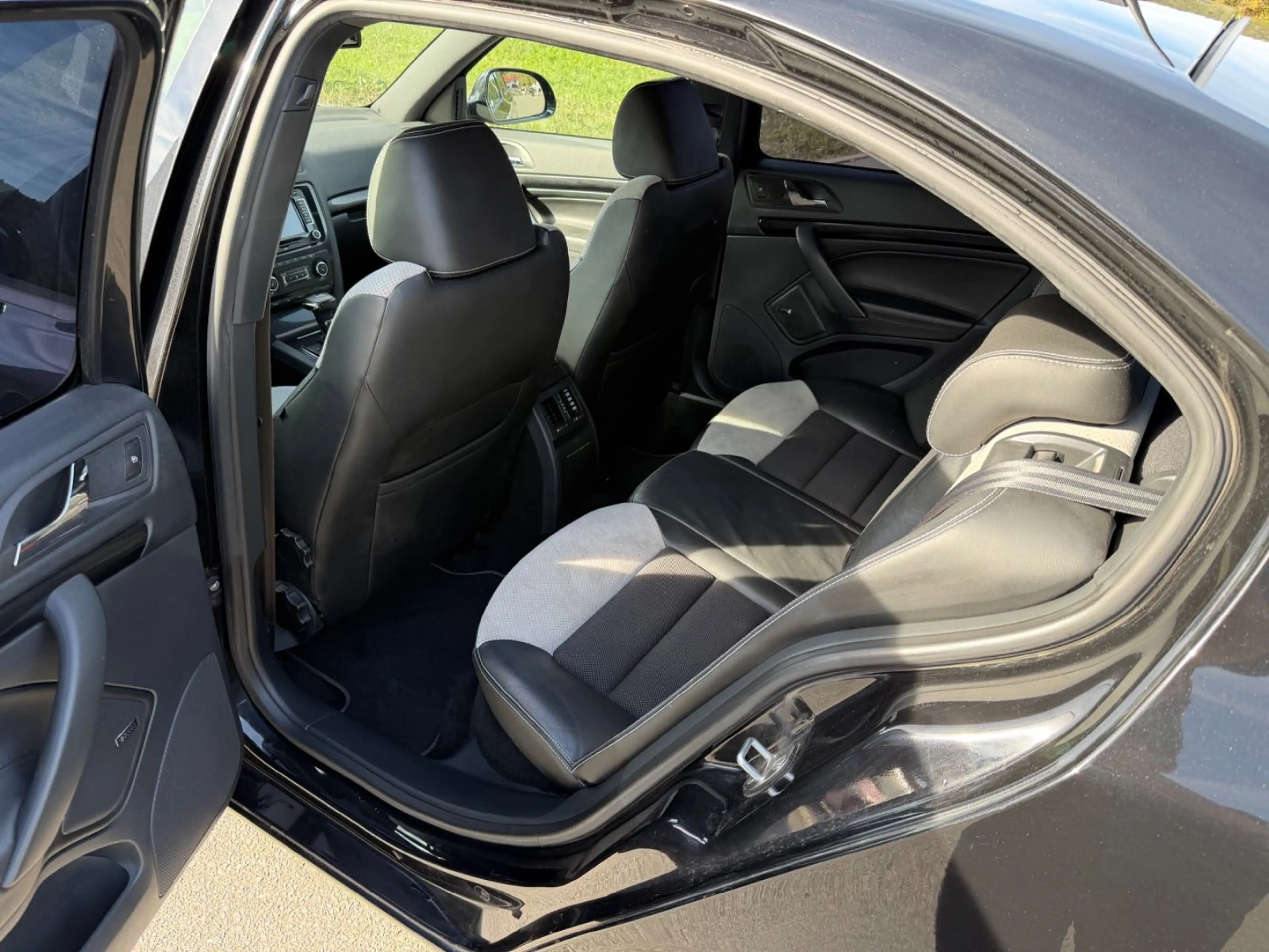 Skoda Octavia 2.0 TDI RS Limousine /Carbon/Xenon — photo 8