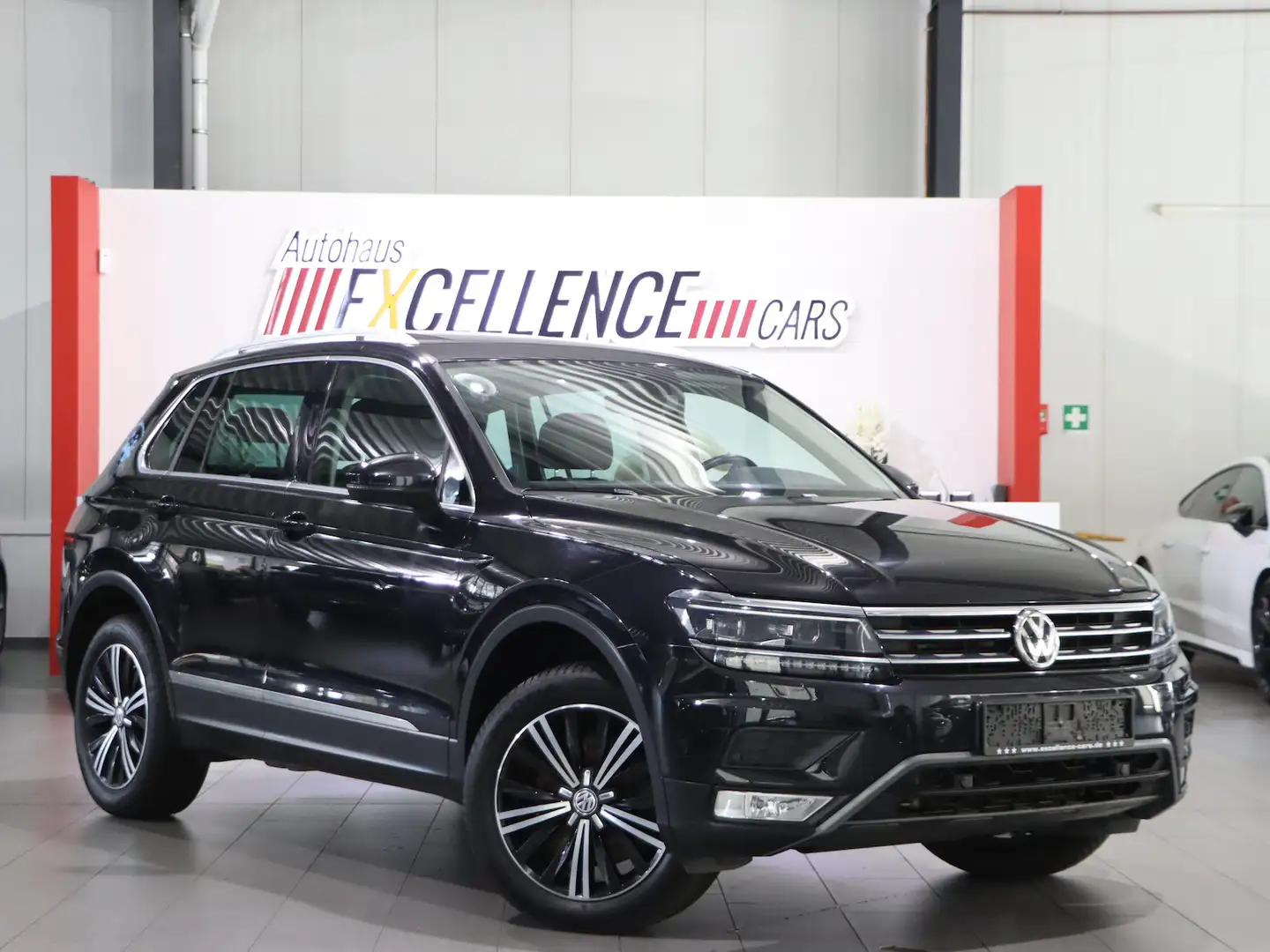 Volkswagen Tiguan 2.0 TDI DSG 4M HIGHLINE / PANORAMA / LED Noir - 1