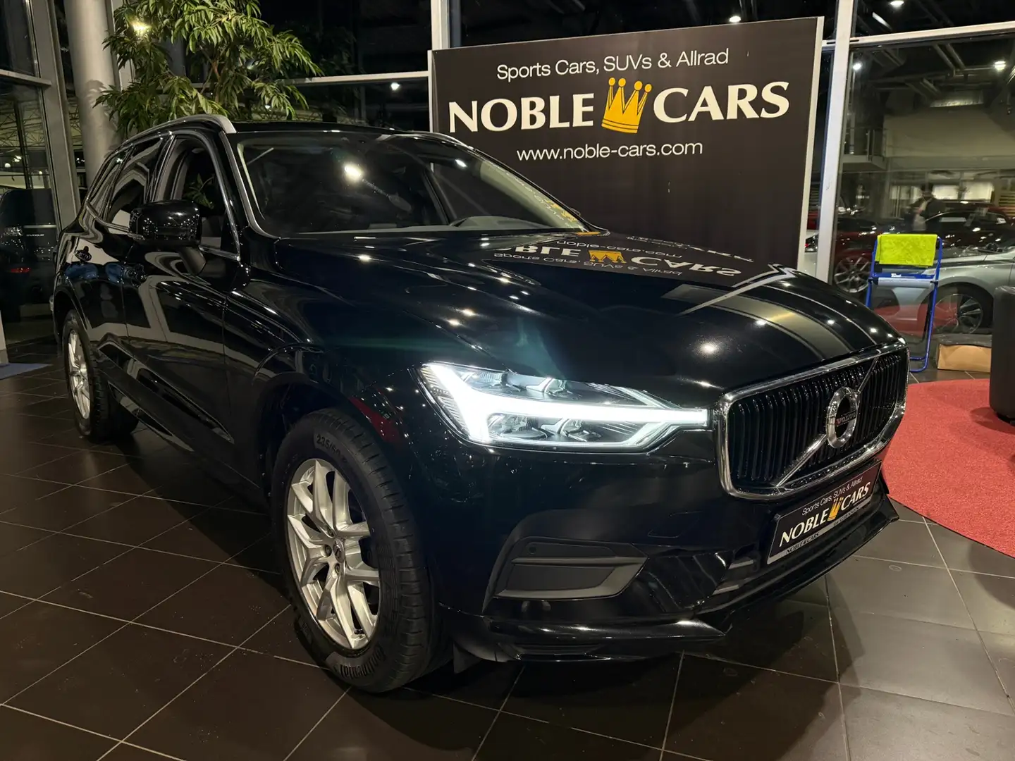Volvo XC60 Momentum Pro 2WD LED NAV DAB RFK SHZ ALU Noir - 1
