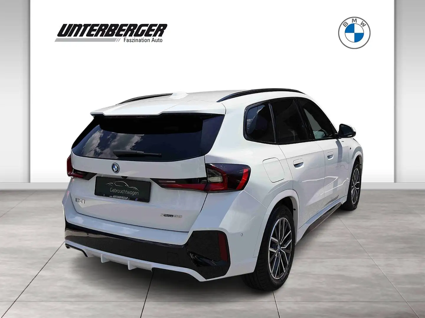 BMW iX1 xDrive30 M-Sport Weiß - 2