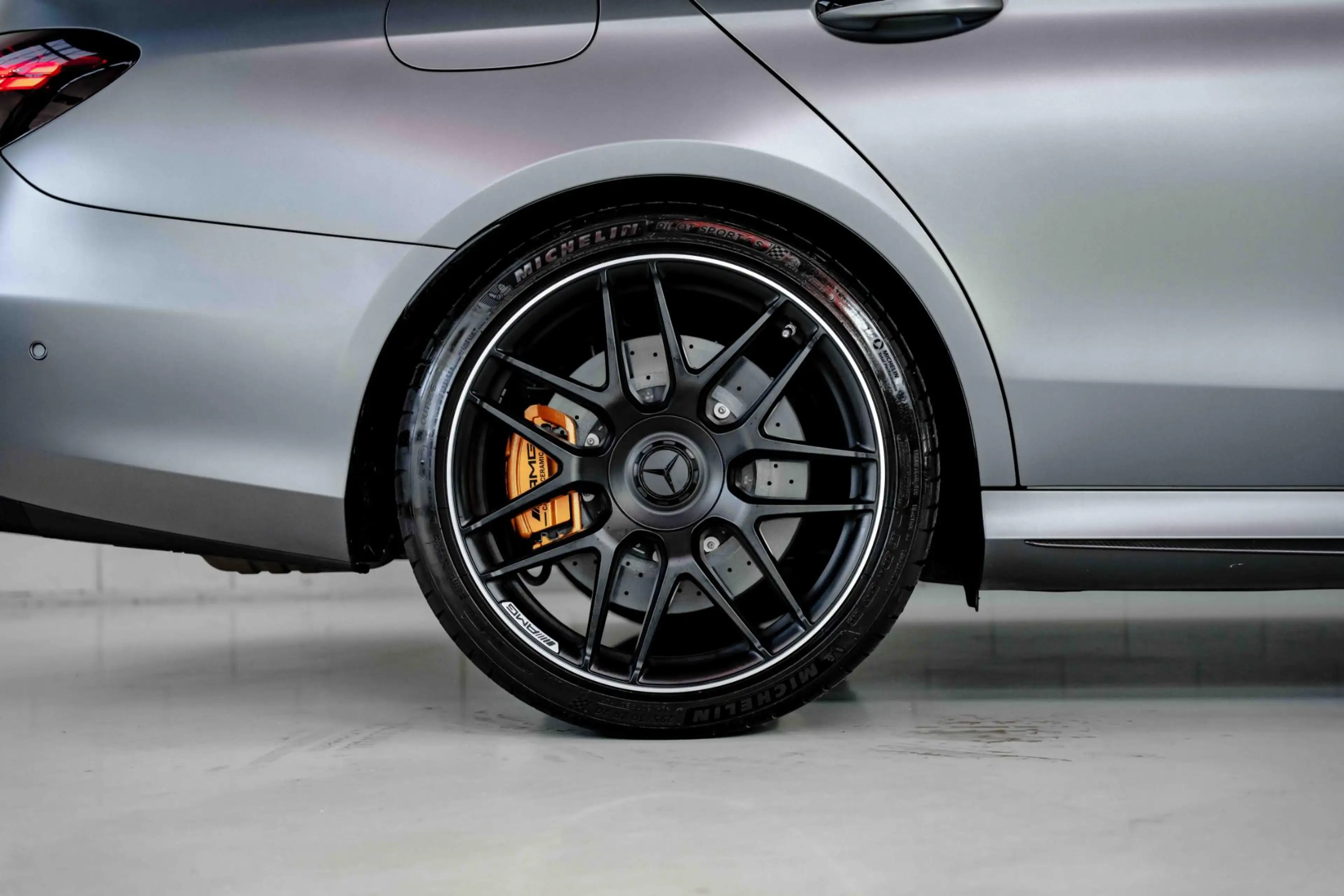 Mercedes-Benz E 63 AMG S l Designo Selenite matte l Keramisch l Carbon l — photo 12
