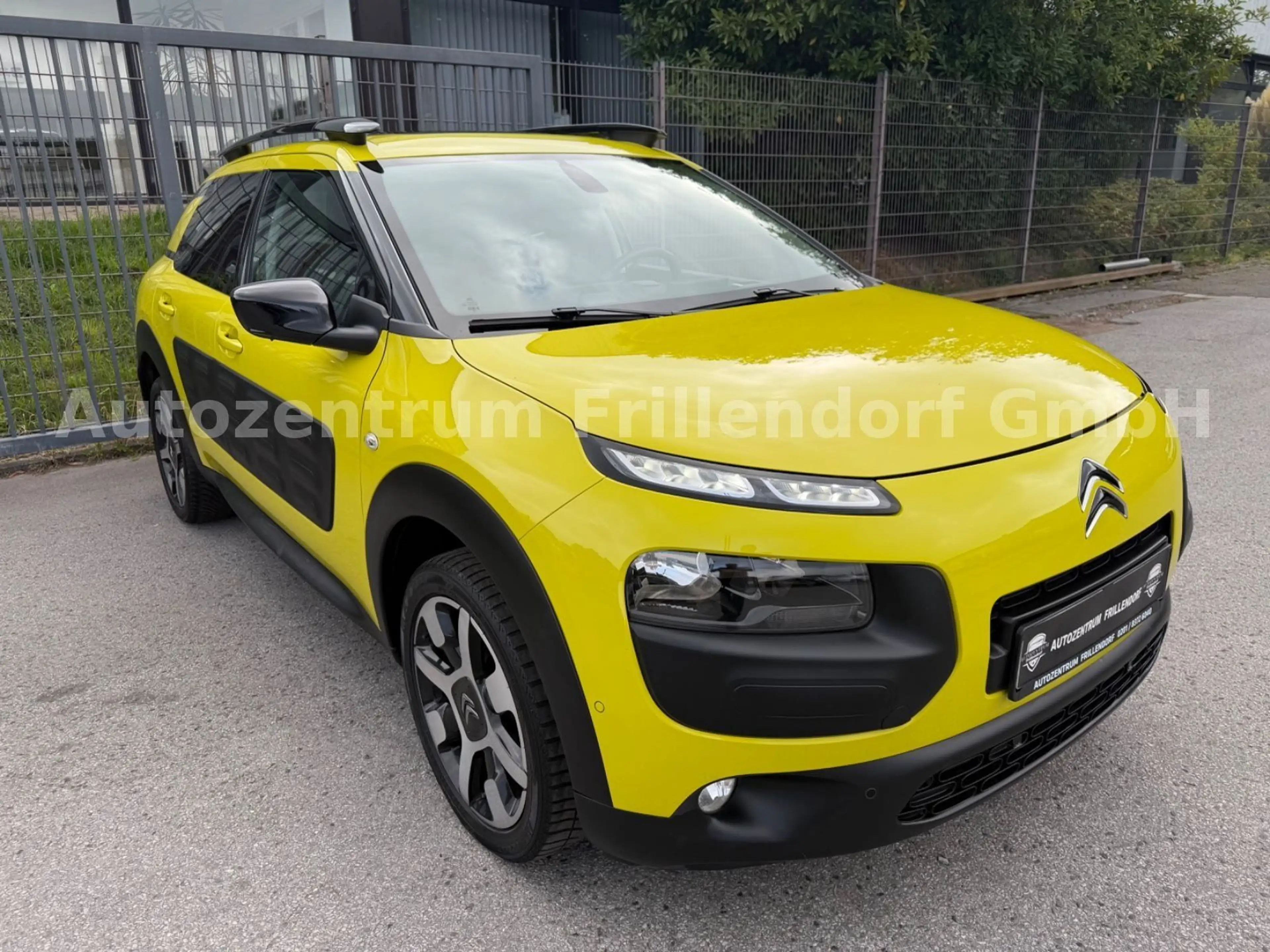 Citroen C4 Cactus Shine AUTOMATIK/NAVI/GLASDACH!! — photo 3
