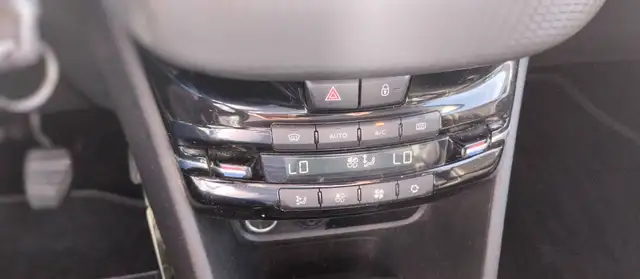 Peugeot 2008 view 12