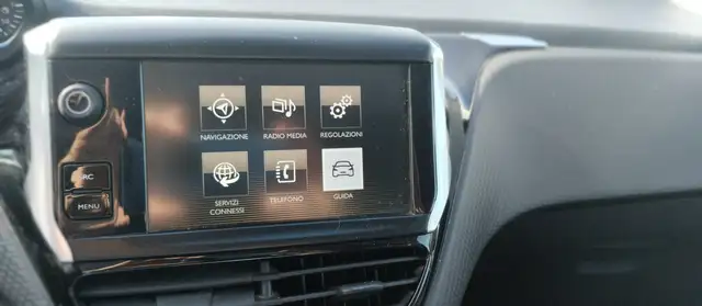Peugeot 2008 view 11