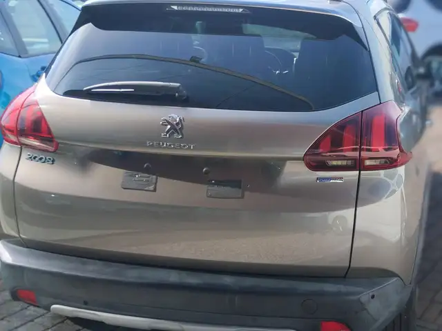 Peugeot 2008 view 4