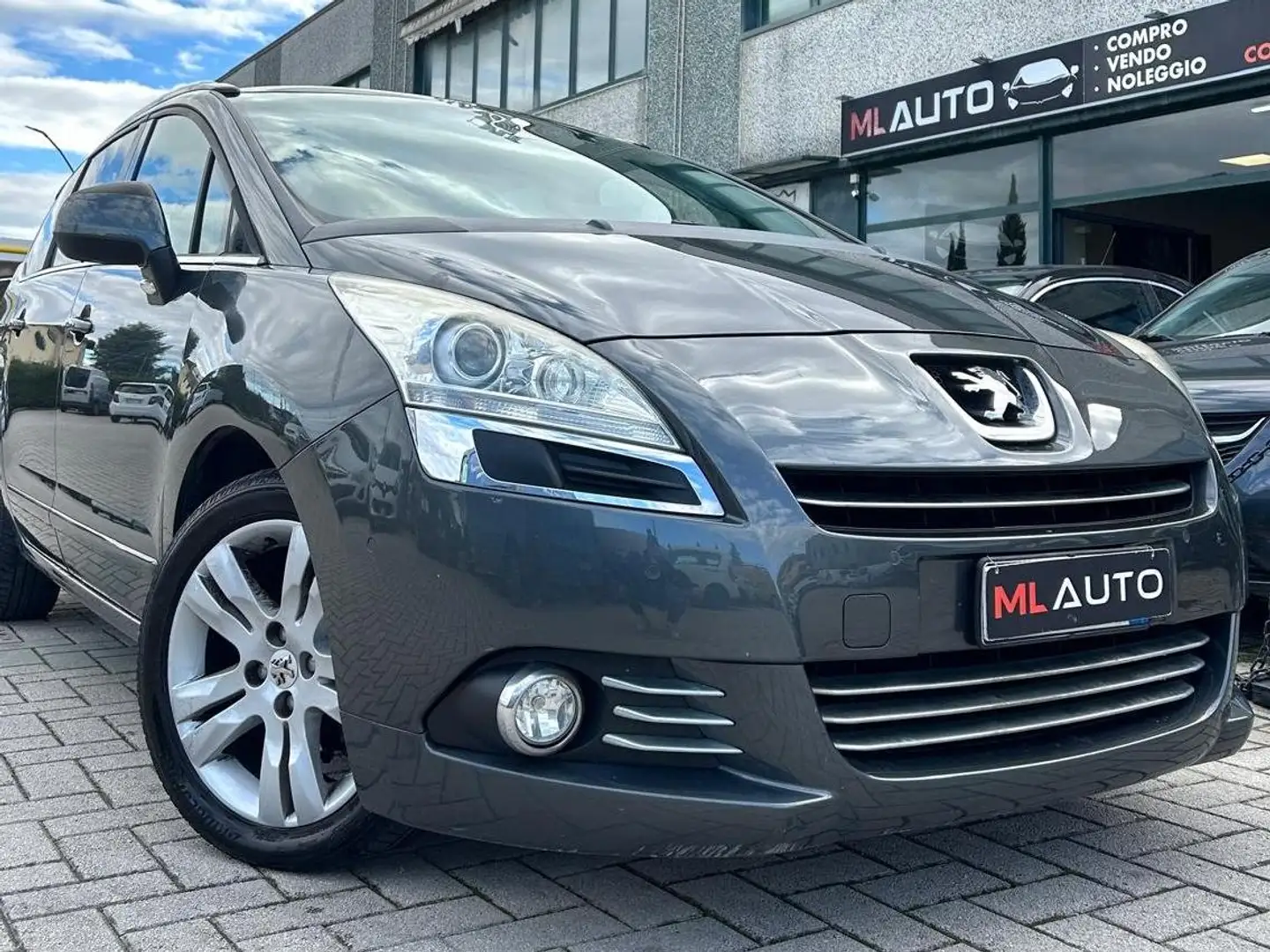Peugeot 5008 5008 1.6 hdi 8v 7 posti Allure (feline) 112cv Grigio - 1