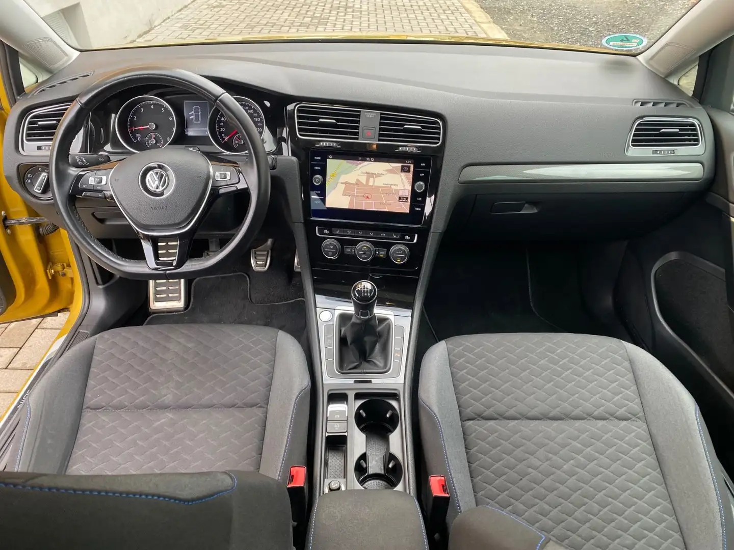 Volkswagen Golf VII Lim. Join 1.5 TSI Pano Navi LED Gelb - 2