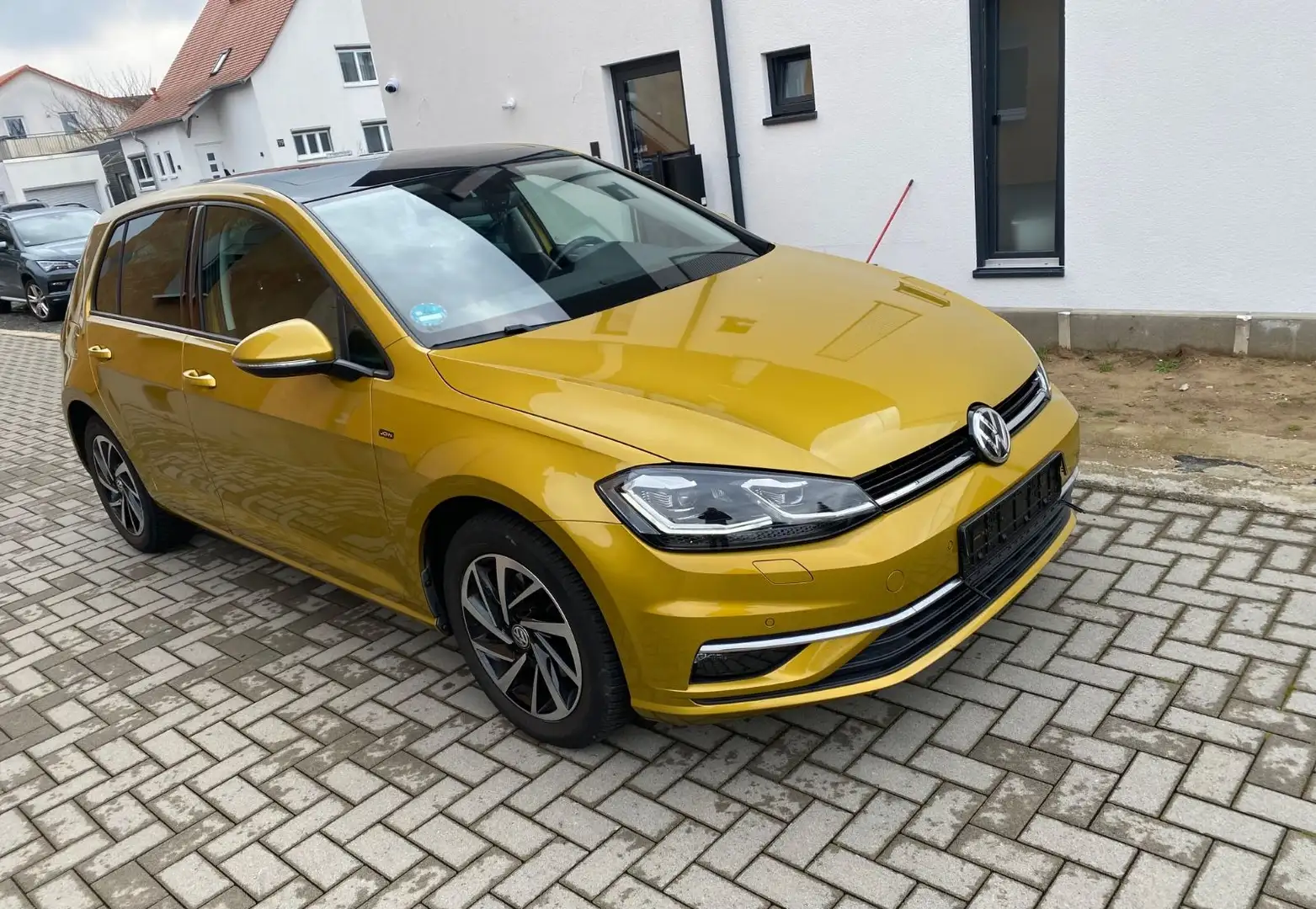 Volkswagen Golf VII Lim. Join 1.5 TSI Pano Navi LED Gelb - 1