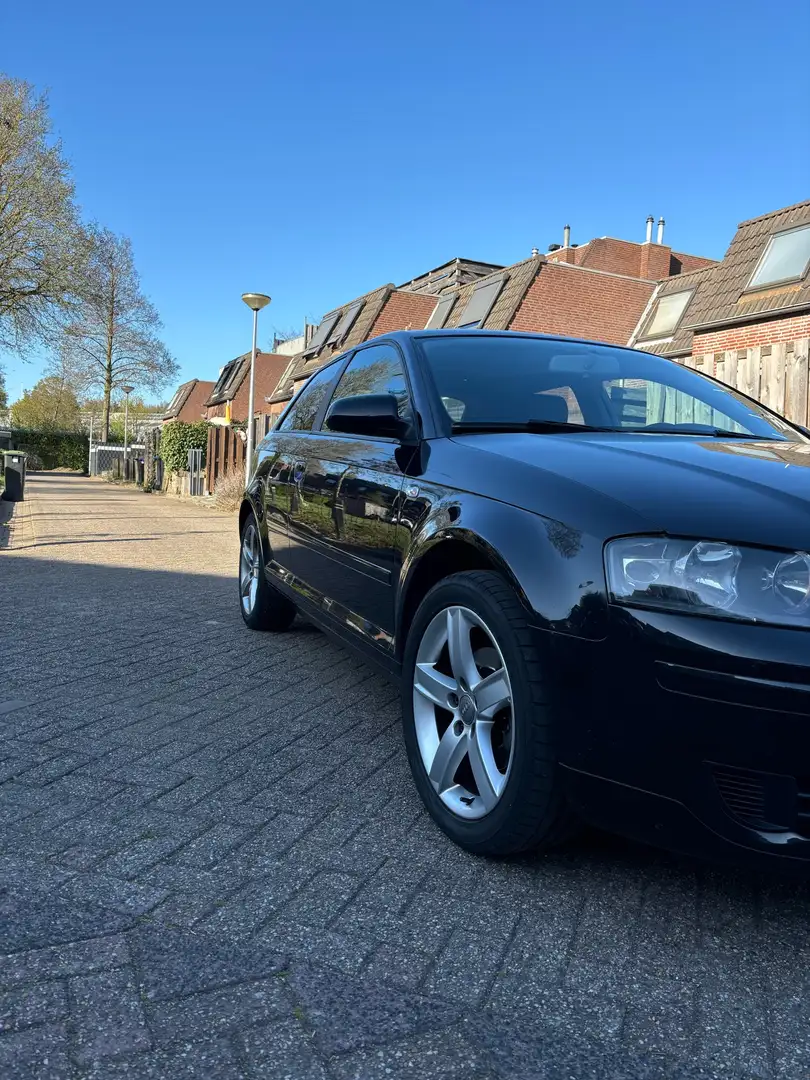 Audi A3 1.6 FSI Ambition Zwart - 2