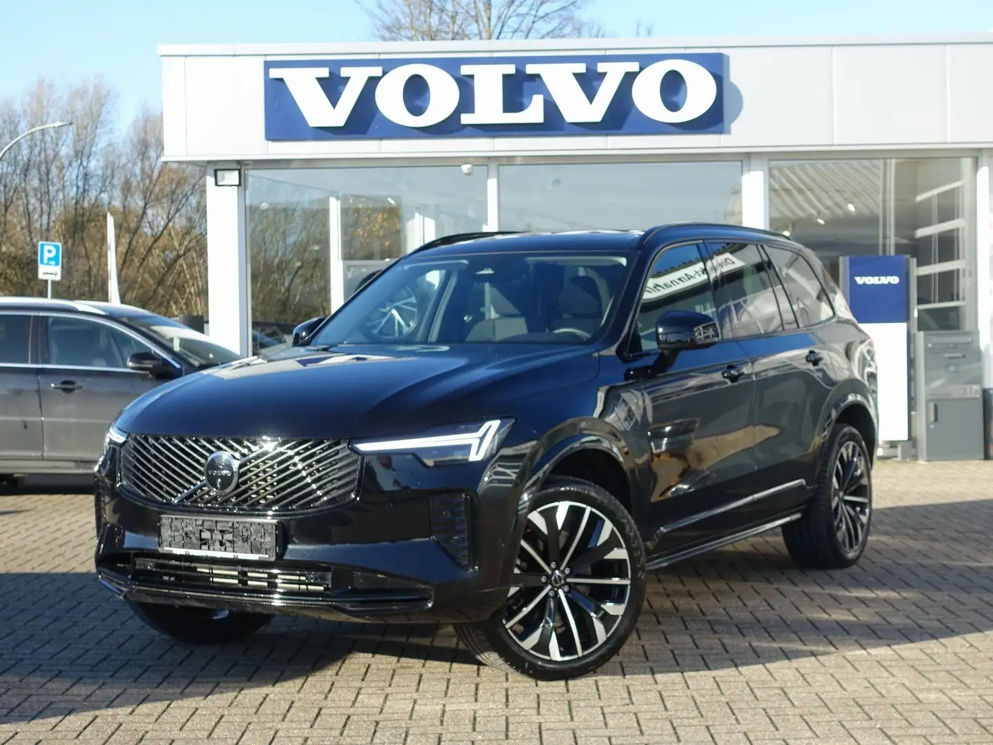 Volvo XC90 Plus Dark T8 AWD Plug-in Hybrid PANO/FOUR-C Schwarz - 1