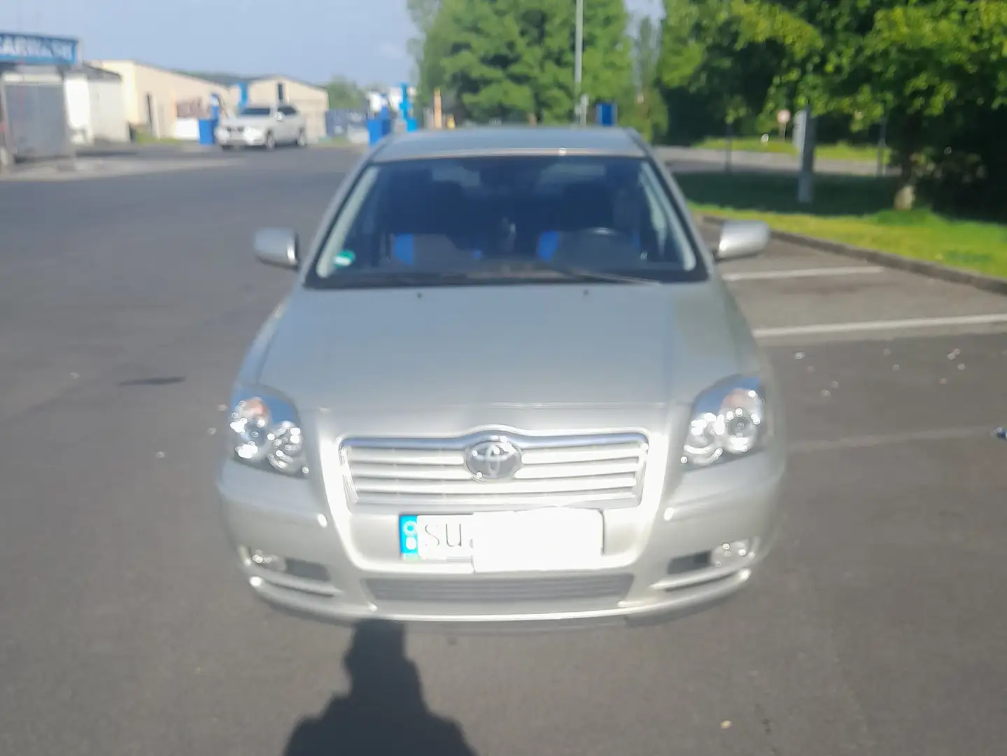Toyota Avensis Silber - 1