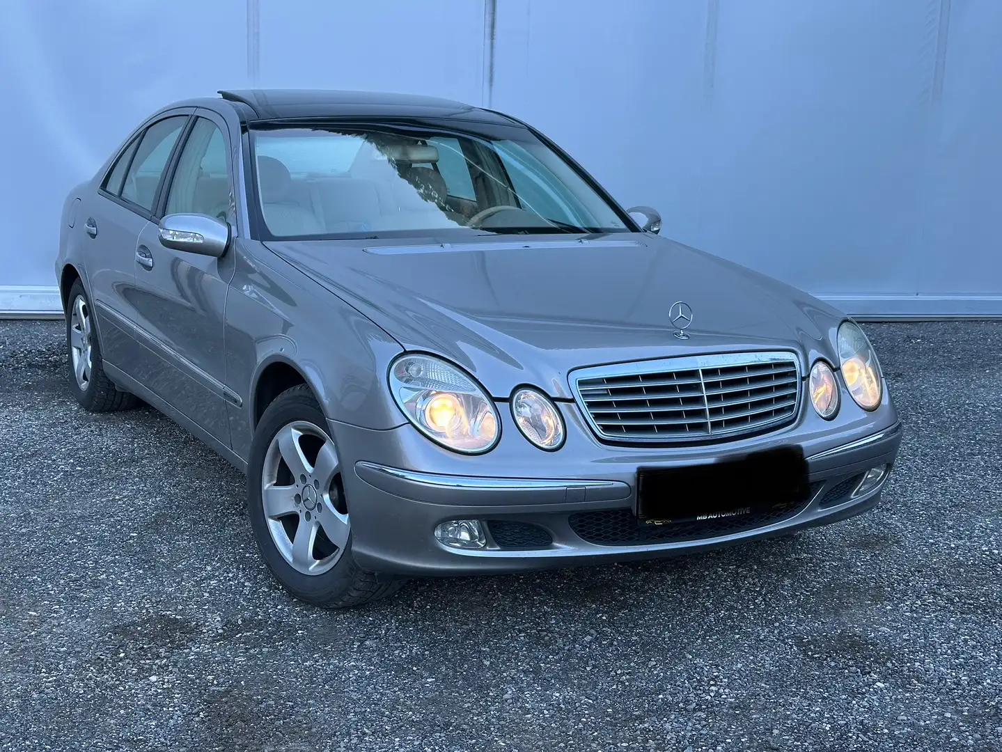 Mercedes-Benz E 220 Elegance CDI Aut. Grau - 1
