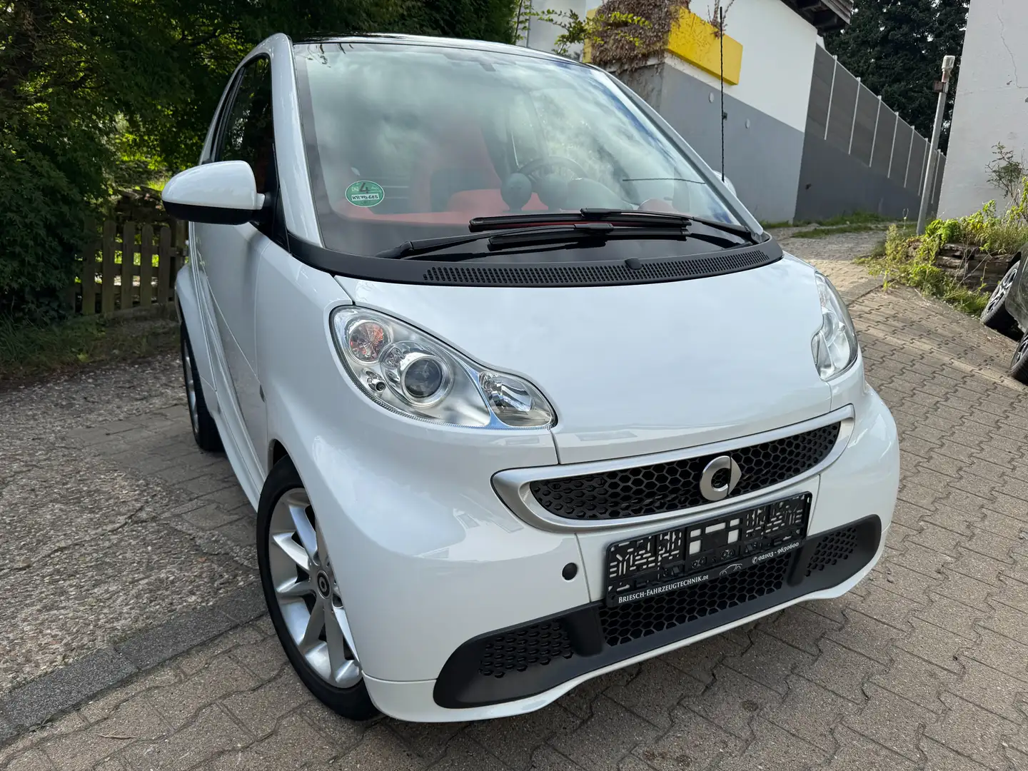 smart forTwo 8Fach bereift, Passion, Navi, Scheckheft, Klima Білий - 1