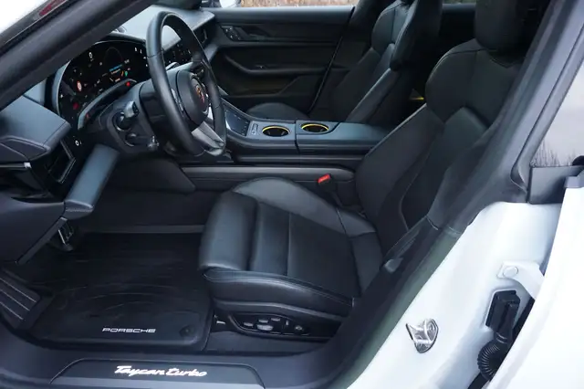 Porsche Taycan view 10