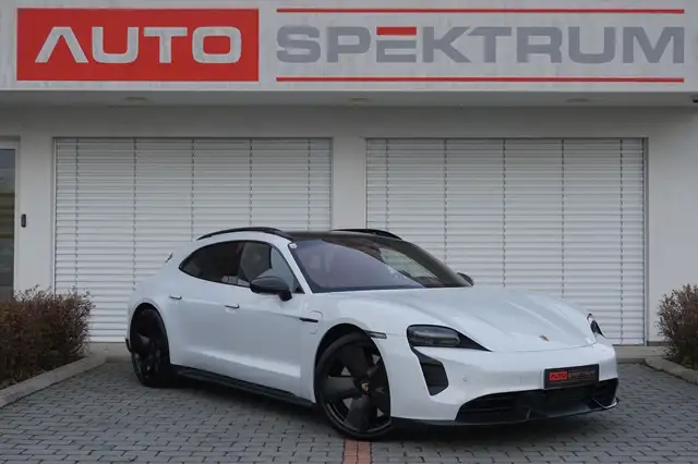 Porsche Taycan view 7