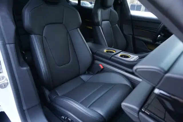 Porsche Taycan view 12