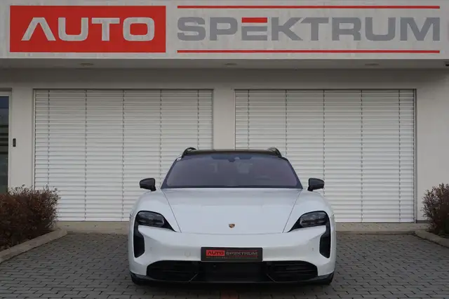 Porsche Taycan view 8