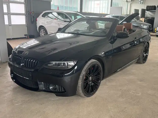 BMW 330 i Cabrio  M PAKET LEDER NAVI AUT