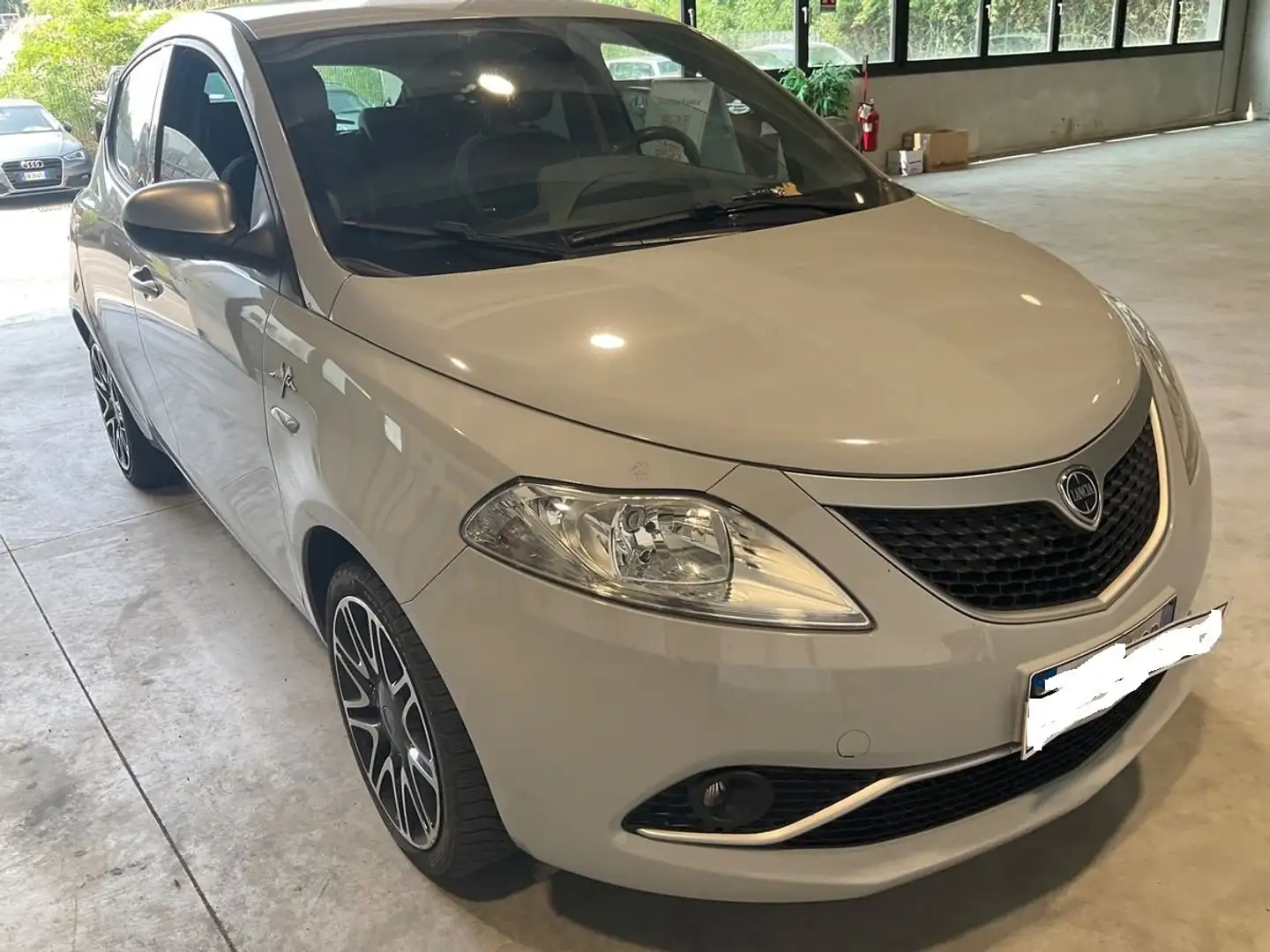 Lancia Ypsilon Ypsilon  1.2 Mya 69cv Grigio - 1
