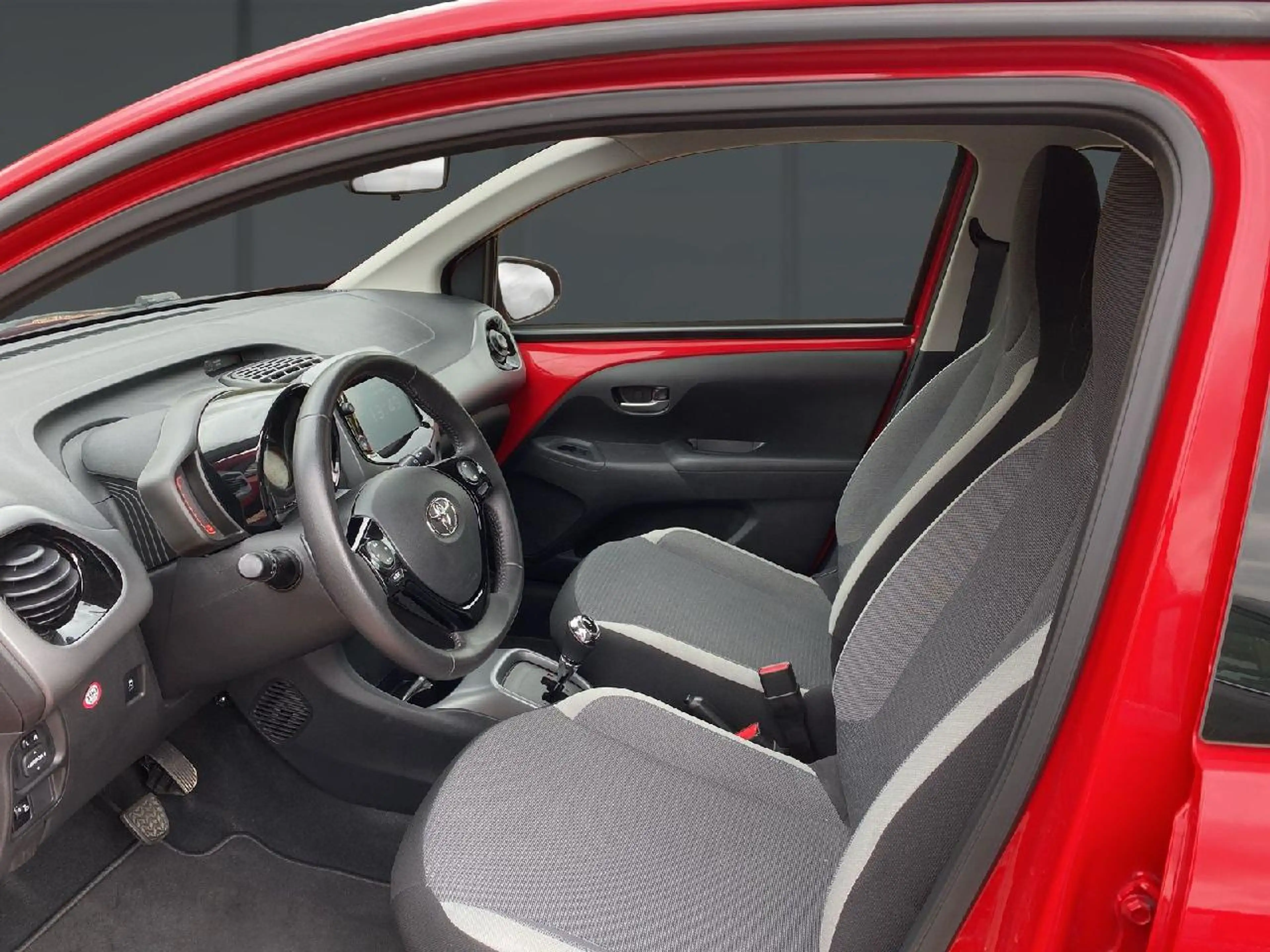 Toyota Aygo x-cite — photo 12
