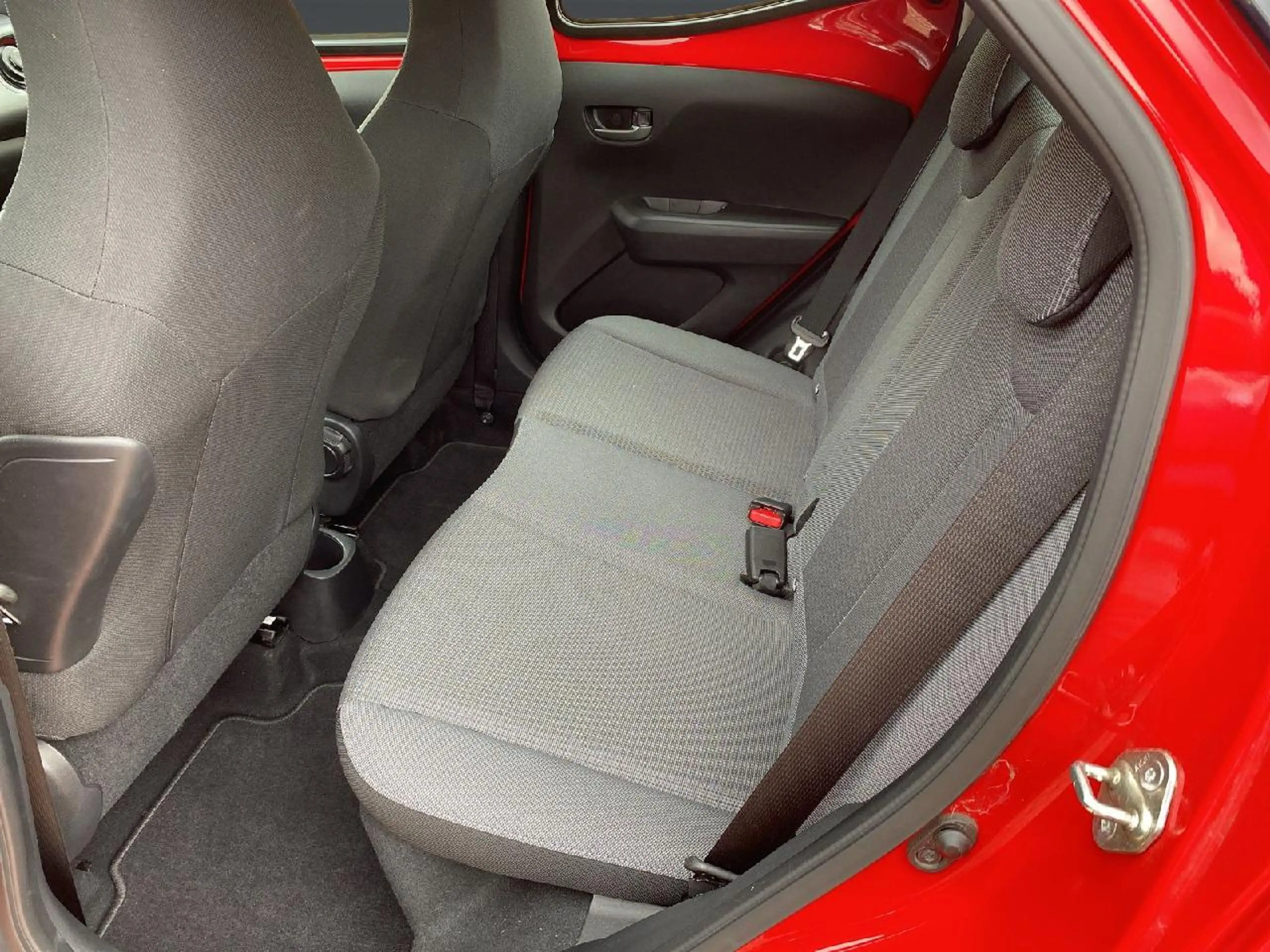 Toyota Aygo x-cite — photo 11