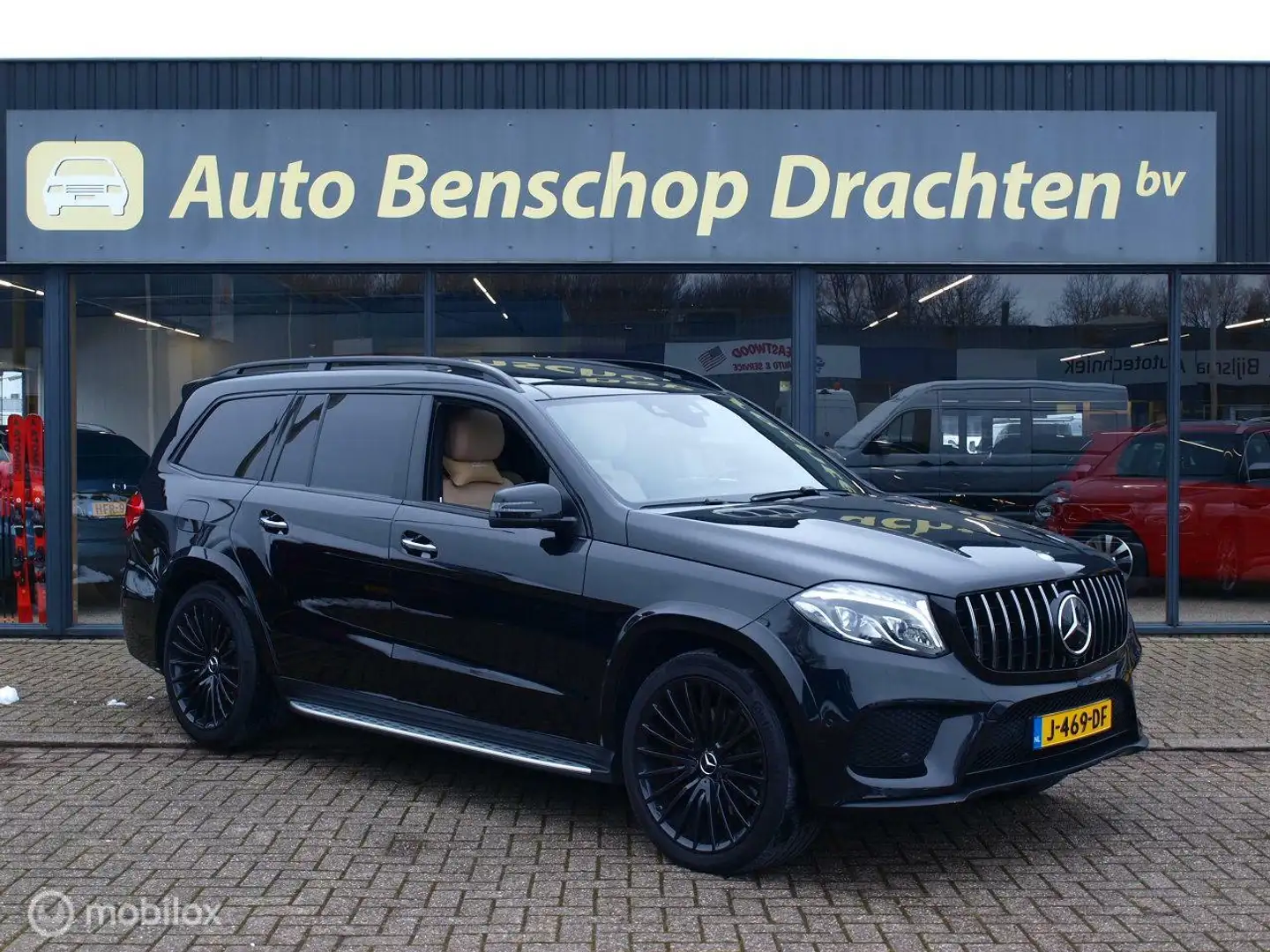 Mercedes-Benz GLS 500 4MATIC Negru - 1