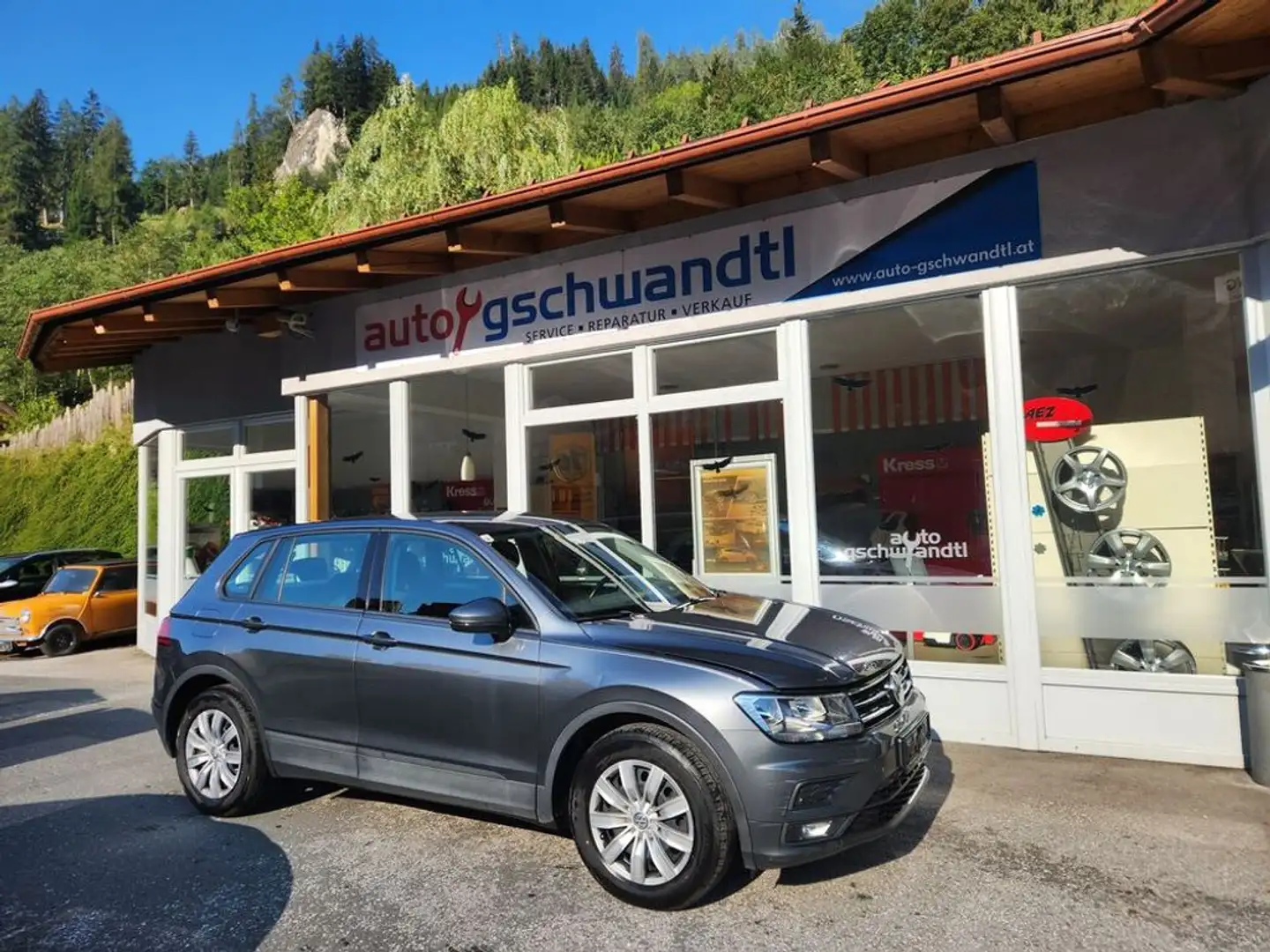 Volkswagen Tiguan 1,5 TSI ACT Grau - 1