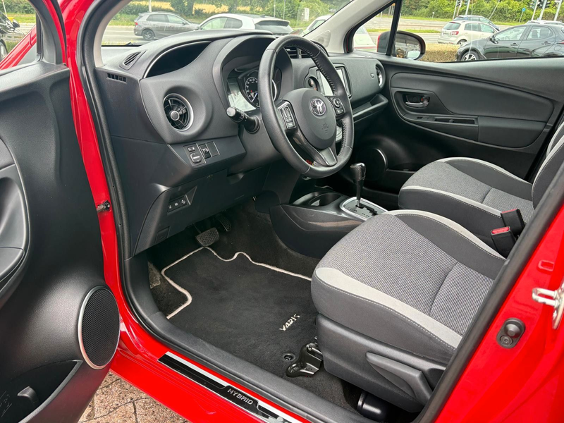 Toyota Yaris Hybrid Y20 Team D **CARPLAY** — photo 8