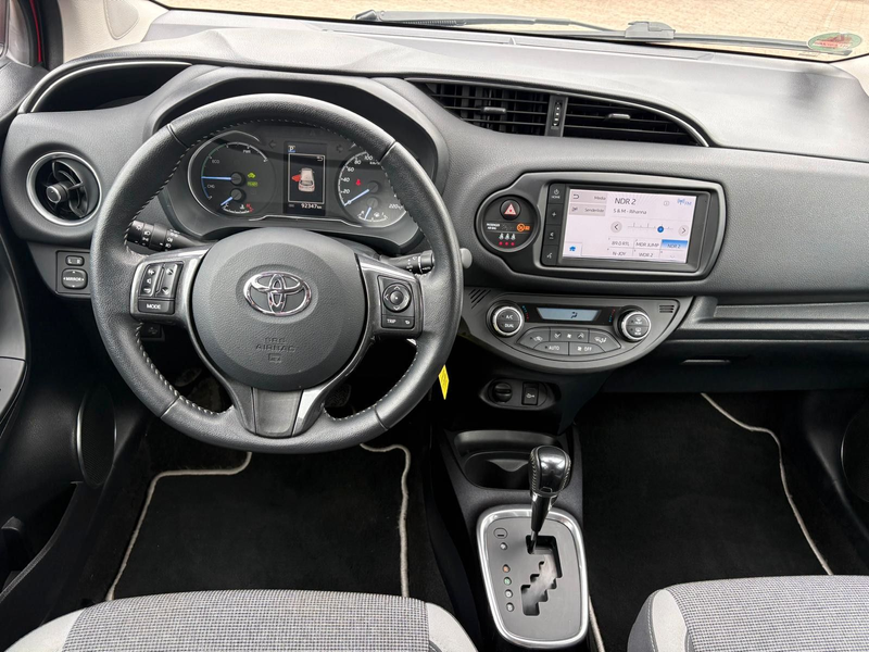 Toyota Yaris Hybrid Y20 Team D **CARPLAY** — photo 5