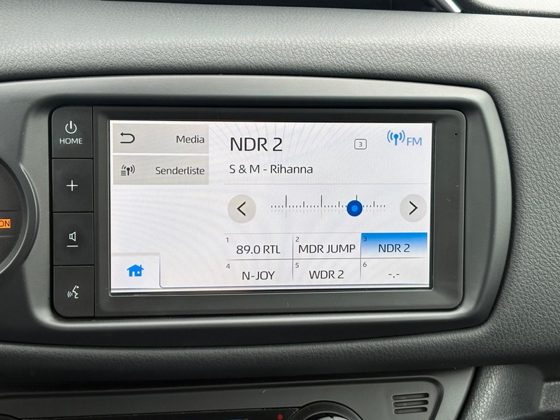 Toyota Yaris Hybrid Y20 Team D **CARPLAY** — photo 10
