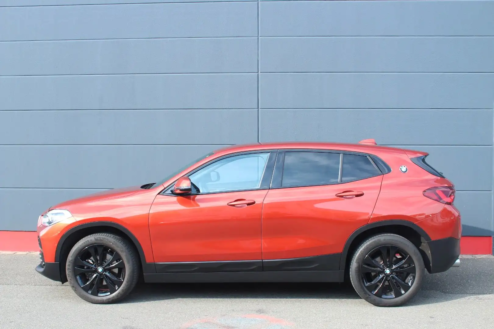 BMW X2 sDrive 18 d Advantage Plus *Navi*SHZ*LM Felge Orange - 2