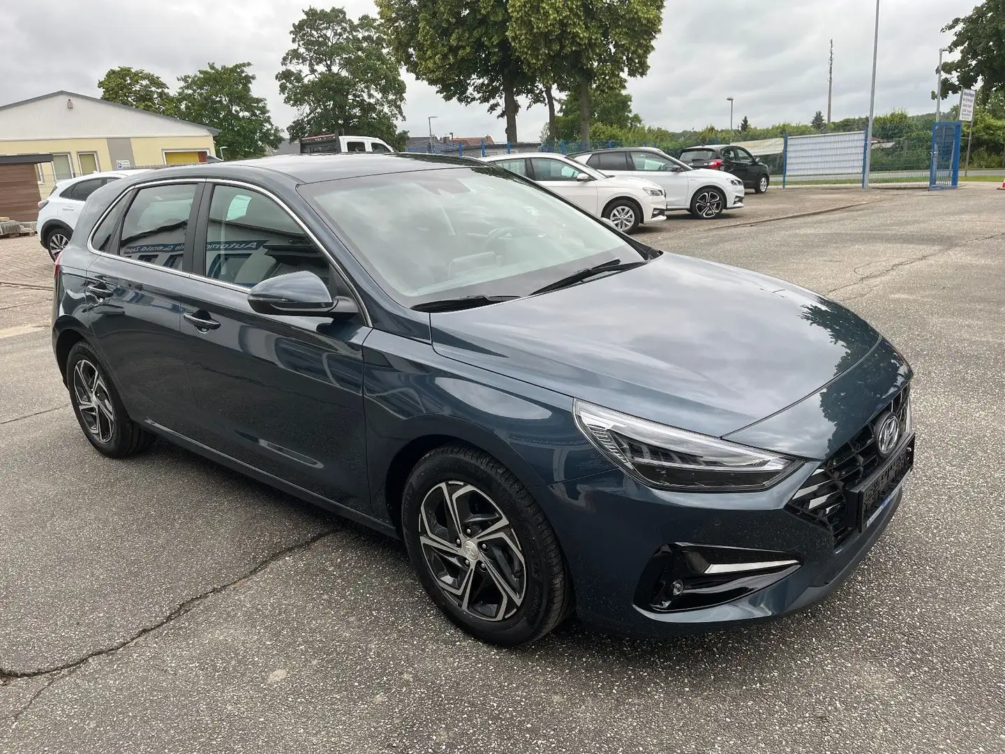 Hyundai i30 1.0 T-GDI*Smart* Aut./1.Hd/SH/PDC/Klimaaut. Grau - 2